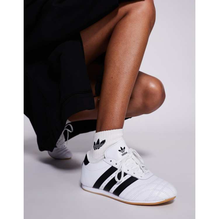 スニーカー adidas taekwondo white adidas Originals Taekwondo lace-up sneakers in white and