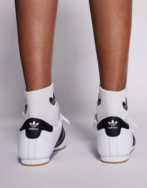靴 adidas Originals wmns Taekwondo White adidas Originals Taekwondo lace up sneakers in white and