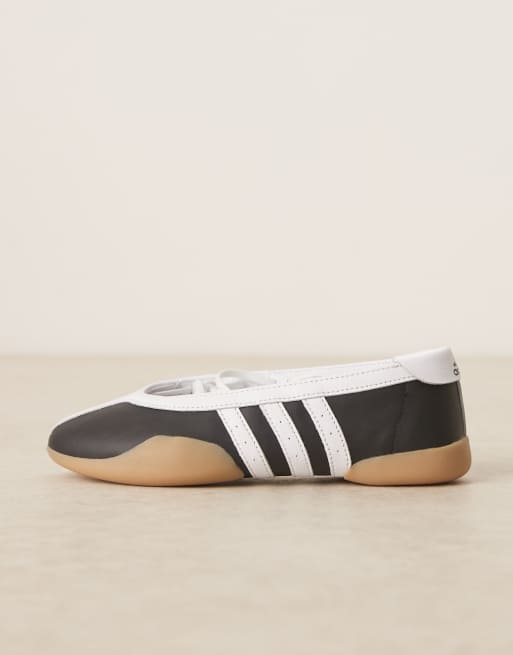 adidas Originals – Taekwondo Mei – Ballerinas in Schwarz und Weiß, 2 von 5