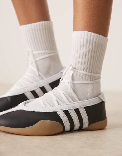 adidas Originals – Taekwondo Mei – Ballerinas in Schwarz und Weiß, 4 von 5