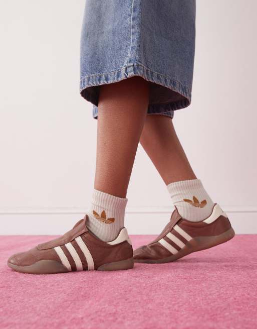 adidas Originals - Taekwondo Mei - Brune sneakers med cremehvide detaljer