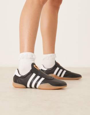 adidas Originals – Taekwondo Mei – Svarta och vita träningsskor - view 1