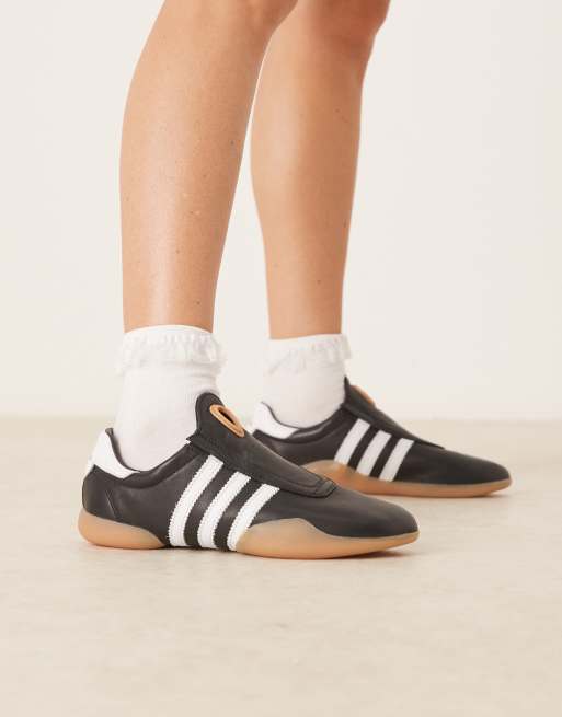 adidas Originals – Taekwondo Mei – Svarta och vita träningsskor