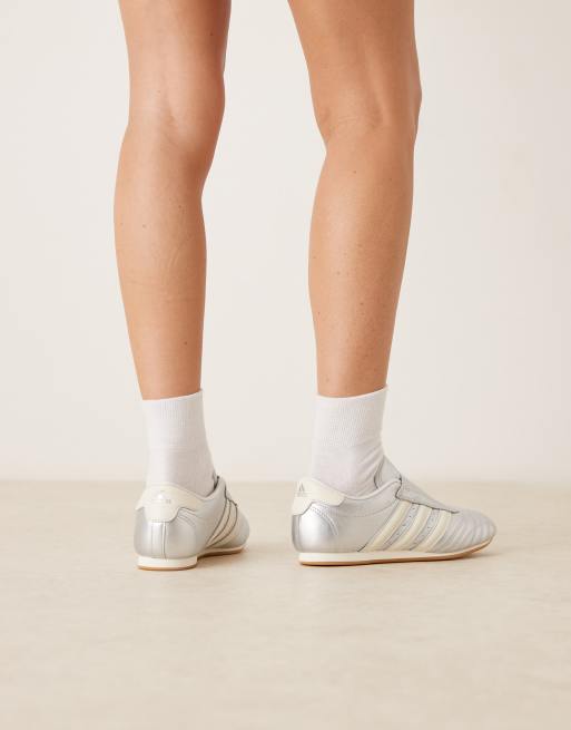 adidas Originals – Taekwondo – Sneaker in Metallic-Silber und Cremeweiß, 4 von 5