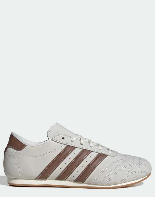 adidas Originals - Taekwondo - Veterschoenen in gebroken wit / vervaagd bruin