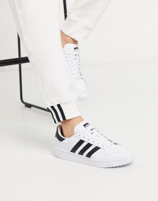 Tutor Descuido estación de televisión adidas Originals team court sneakers in white | ASOS