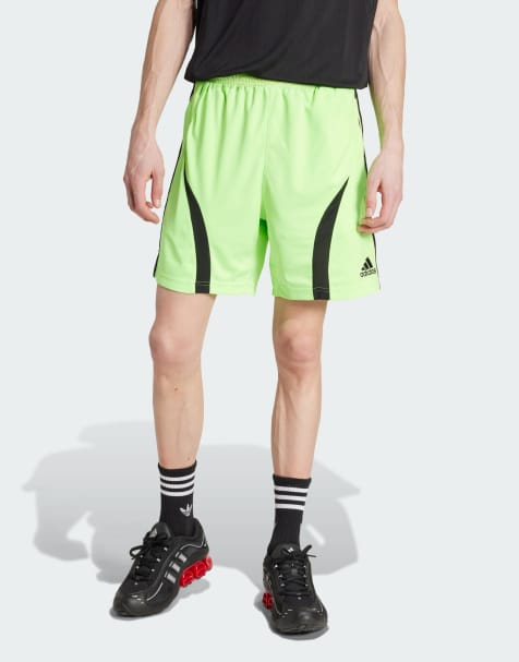 adidas Originals – Teamgeist Adicolor – Shorts in Signal Green/Schwarz - view 1