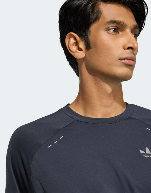 adidas Originals Tech trefoil essentials polyester tee in night grey, 3 of 4