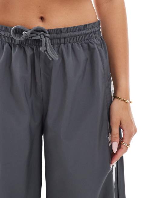 adidas Originals three stripe oversized track pants in grey, 4 of 5