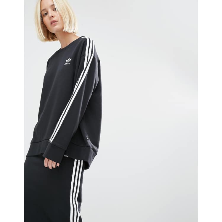 Футболка с лампасами. Adidas adicolor 3-Stripes свитшот. Adidas Originals adicolor 3 Stripe Sweatshirt. Черный свитшот с тремя полосками adidas Originals adicolor. Свитшот женский adidas оверсайз.