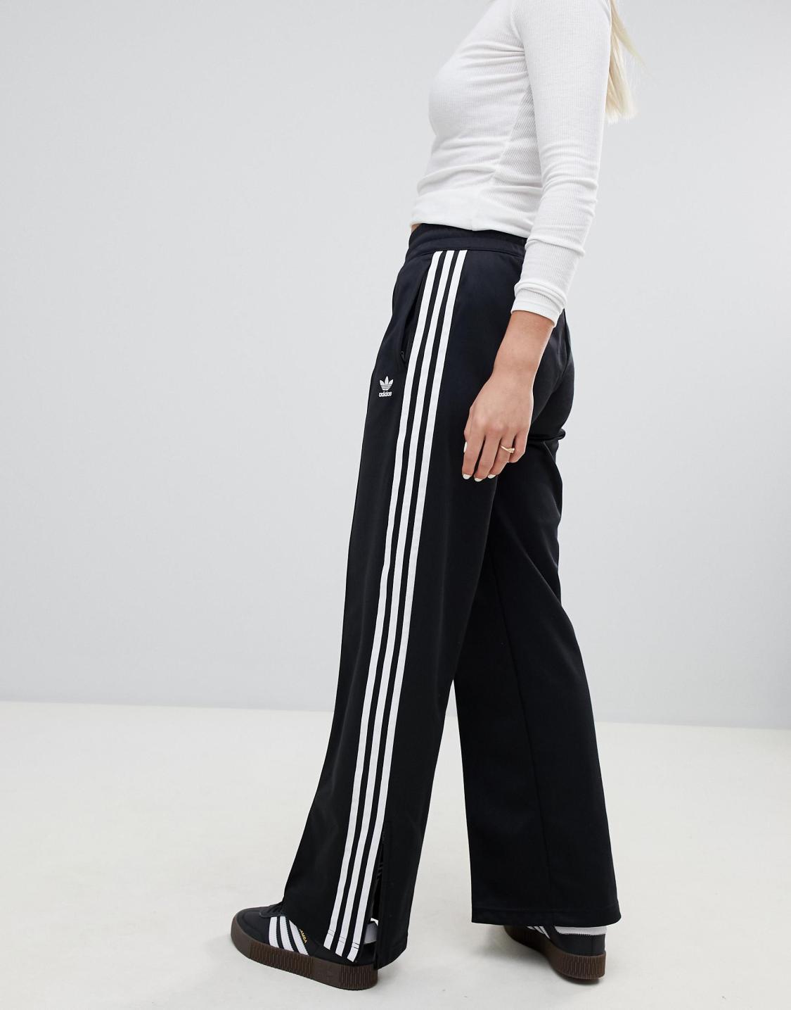 3 брюк. Штаны adidas Originals Stripes 3 Black. Брюки adidas Originals track Pant. Adidas brand three Stripes штаны. Брюки женские adidas ea2548.