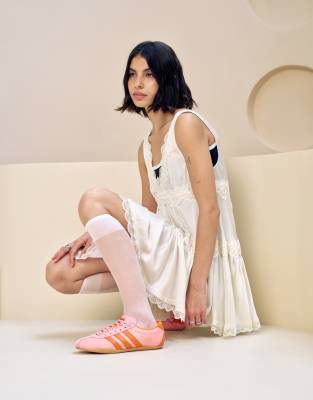 adidas Originals - Tokyo - Sneaker in Rosa und Rot