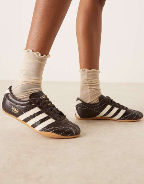 adidas Originals - Tokyo - Sneakers in bruin met witte stiksels - view 1