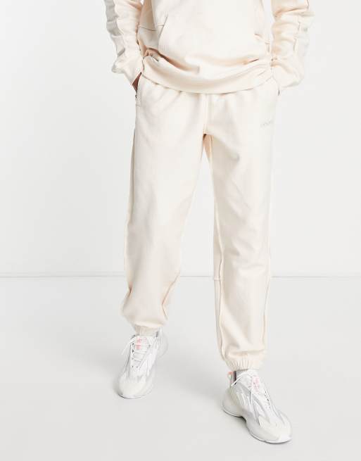 adidas Originals - 'Tonal Textures' - Joggingbroek van zachte badstof in gebroken wit