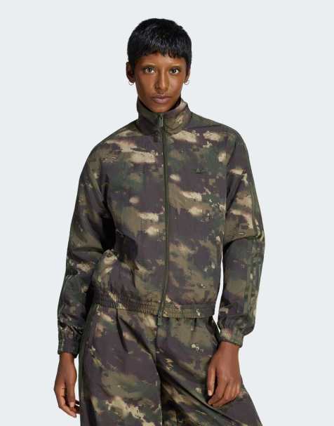 adidas Originals - Top de chándal holgado con estampado de camuflaje en night cargo / aurora coffee - view 1