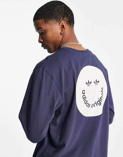 adidas Originals - Top manches longues à imprimé Smiley au dos - Bleu marine