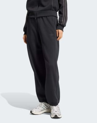 Slouchy Silhouette 1