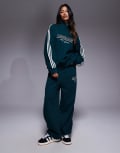 [adidas Originals] adidas Originals trackies in green with front graphic-Navy XL NAVY