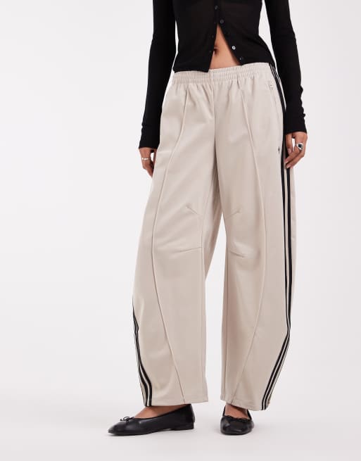 adidas Originals Trackpants mit Barrel-Leg und Firebird in Beige, 3 von 5