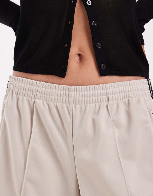 adidas Originals Trackpants mit Barrel-Leg und Firebird in Beige, 4 von 5