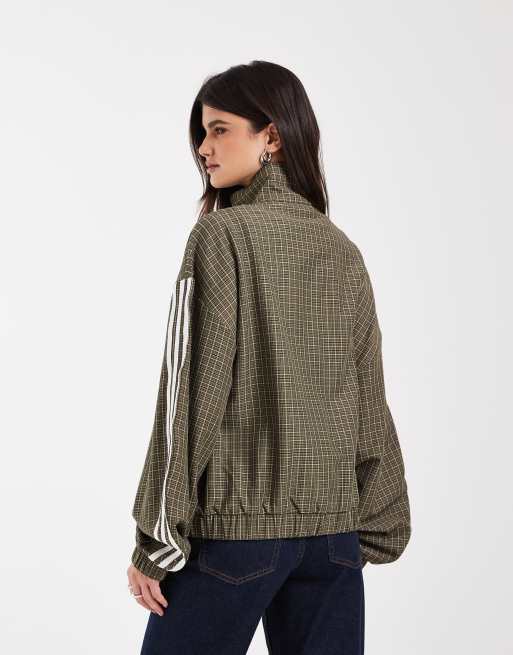 adidas Originals Tracktop mit Karomuster in Khaki, 3 von 4