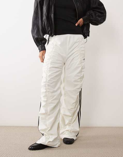 adidas Originals trainingsbroek met gerimpelde details in gebroken wit - view 1