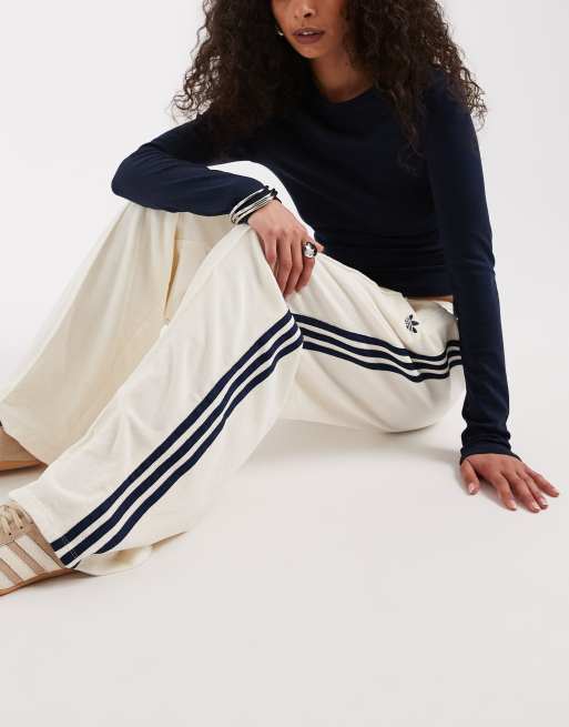 adidas Originals – Trainingshose aus Frottee in Cremeweiß, 4 von 5