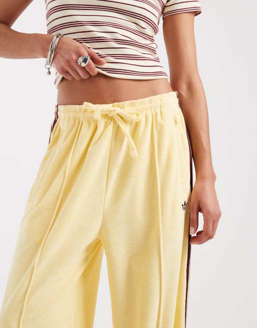 adidas Originals – Trainingshose aus Frottee in Gelb, 3 von 5