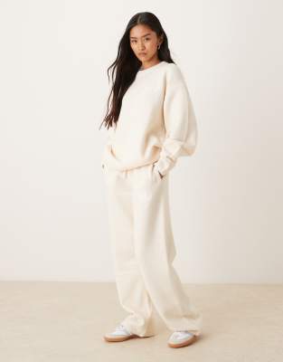 adidas Originals - Trainingshose aus Strickstoff in Creme mit weitem Bein-Weiß