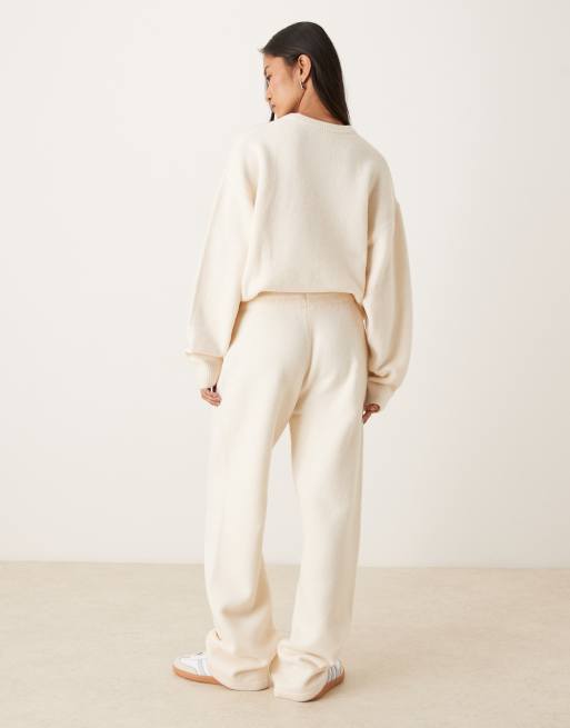 adidas Originals – Trainingshose aus Strickstoff in Creme mit weitem Bein, 3 von 5