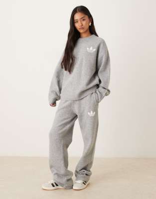 adidas Originals - Trainingshose aus Strickstoff in Grau mit weitem Bein