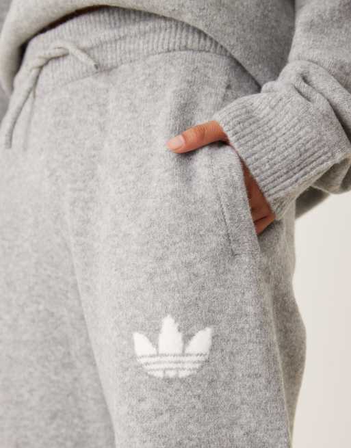 adidas Originals – Trainingshose aus Strickstoff in Grau mit weitem Bein, 2 von 5