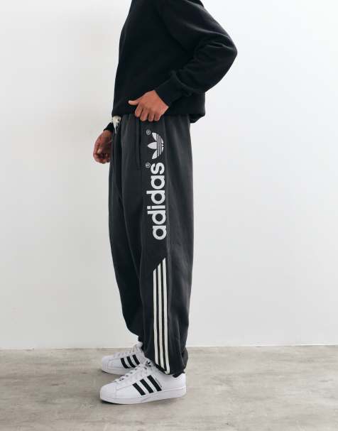 adidas Originals Trainingshose mit Signature-Blockdesign in Schwarz - view 1