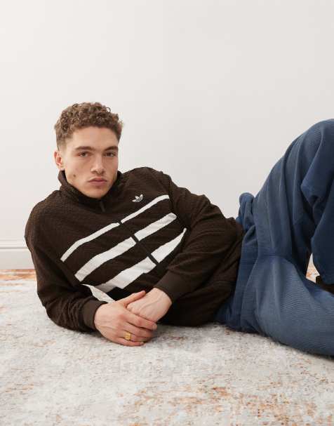 adidas Originals - Trainingstop met monogram in bruin - view 1