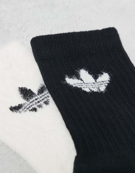 adidas Originals – Trefoil – 2er-Pack flauschige Crew-Socken in Schwarz und Weiß mit Dreiblatt-Logo, 2 von 3