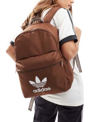 adidas Originals trefoil backpack in brown φωτογραφία