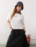 [adidas Originals] adidas Originals Trefoil Essentials cropped t-shirt in white S WHITE