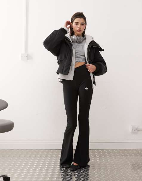 adidas Originals - Trefoil Essentials - Flared leggings in zwart - view 1