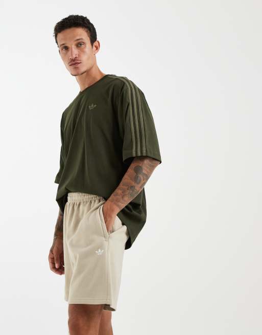 adidas Originals – Trefoil Essentials – Fleece-Shorts in Khaki, 2 von 5