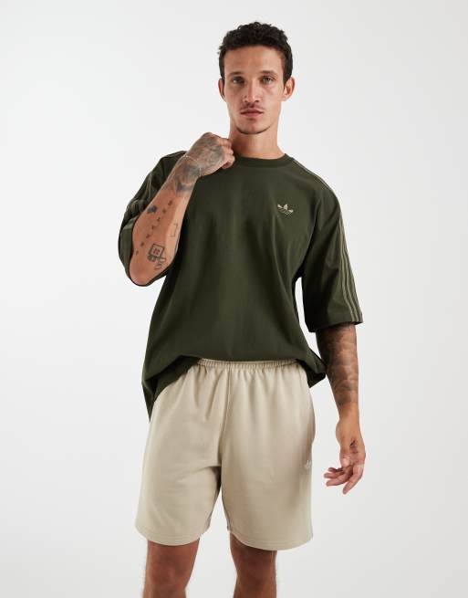 adidas Originals – Trefoil Essentials – Fleece-Shorts in Khaki, 3 von 5