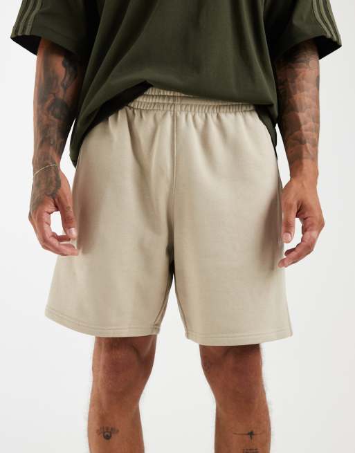 adidas Originals – Trefoil Essentials – Fleece-Shorts in Khaki, 4 von 5