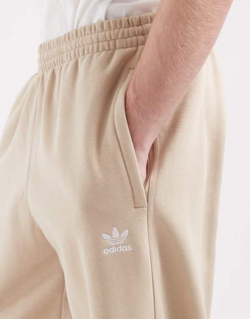 adidas Originals – Trefoil Essentials – Jogginghose in Khaki mit offenem Saum, 5 von 5