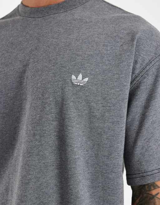 adidas Originals – Trefoil Essentials – Lockeres Cropped-T-Shirt in dunklem Heidegrau, 4 von 5