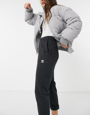 adidas sweatpants with logo on leg