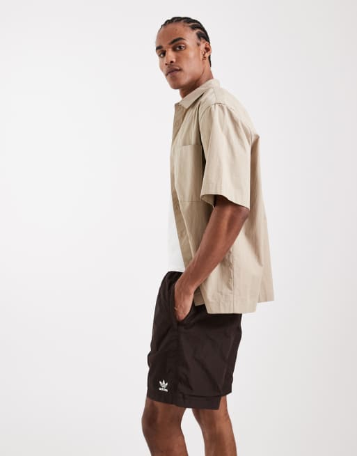 adidas Originals – Trefoil Essentials – Shorts aus Webstoff in Aurora Coffee, 3 von 5
