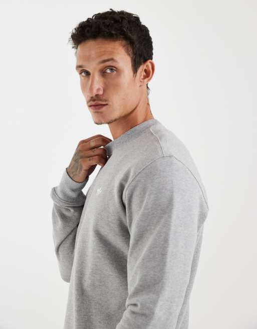 adidas Originals – Trefoil Essentials – Sweatshirt aus French Terry in Mittelgrau meliert mit Rundhalsausschnitt, 5 von 5
