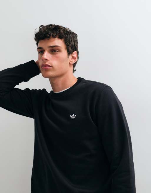adidas Originals Trefoil Essentials Sweatshirt mit kleinem Logo in Schwarz, 5 von 5