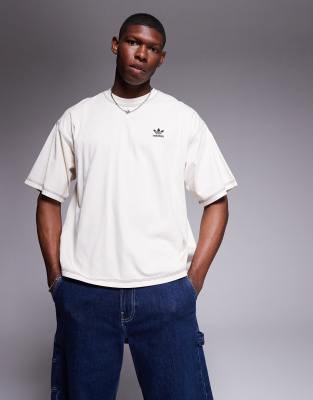 [adidas Originals] adidas Originals Trefoil Essentials t-shirt in cream with contrast stitch detail-White L wonder white