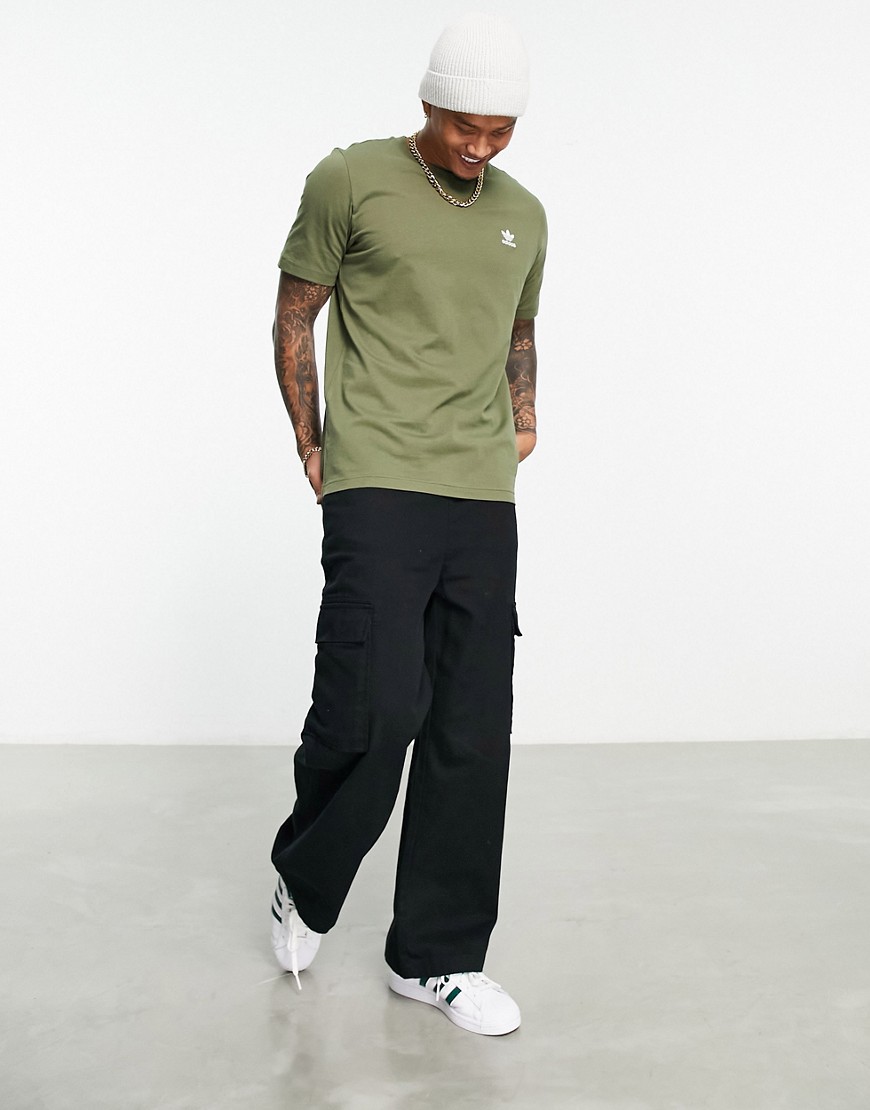 Trefoil Essentials - T-shirt oliva con logo-Verde - adidas Originals T-shirt donna  - immagine3
