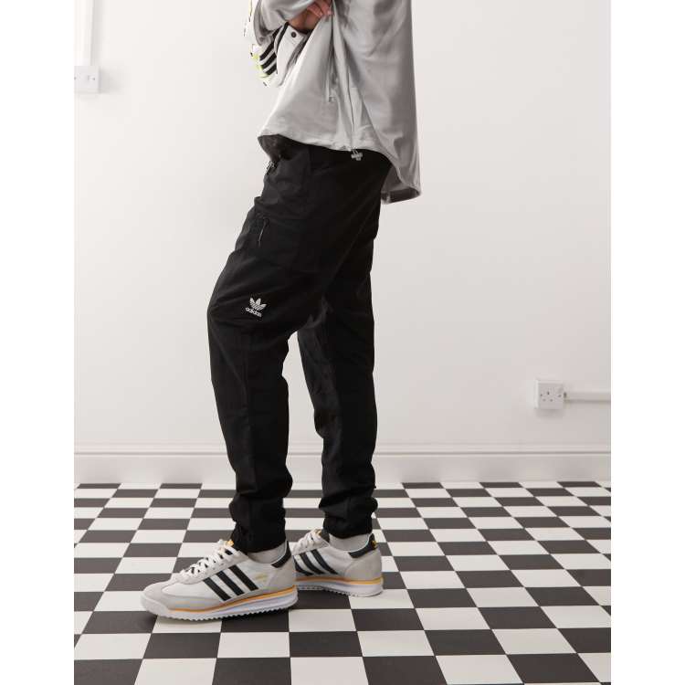 Pantaloni asics trefoil online